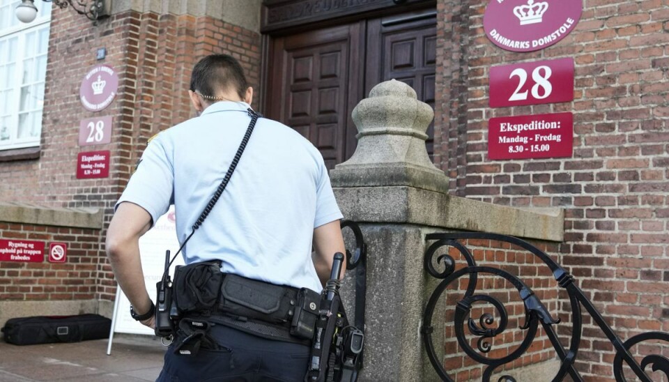 Retten i Odense har afgjort at to mænd skal i fængsel og så smides ud af Danmark. Retten i Odense har afgjort at to mænd skal i fængsel og så smides ud af Danmark.