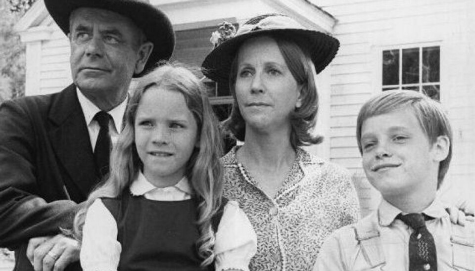 Lance Kerwin ses her, til højre, som barnestjerne i kultserien 'The Family Holvak', hvor han spillede sammen med, fra venstre mod højre, Glenn Ford, Elizabeth Cheshire og Julie Harris.