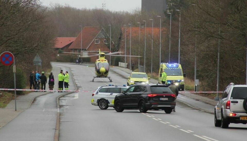 Det er ikke hver dag, der lander en helikopter midt på Parkvej i Esbjerg.