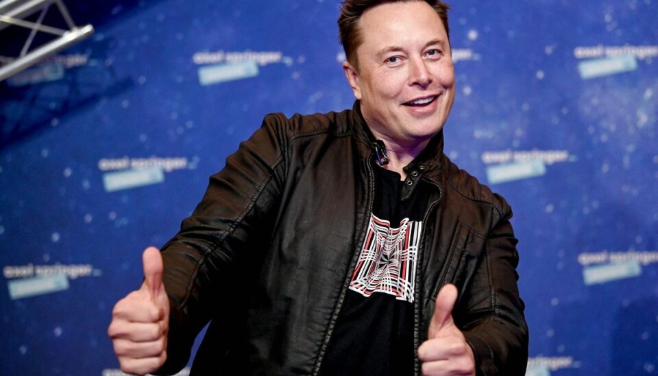 Tesla-direktøren kan fejre, at selskabet kan producere flere biler. Tesla-direktøren kan fejre, at selskabet kan producere flere biler.