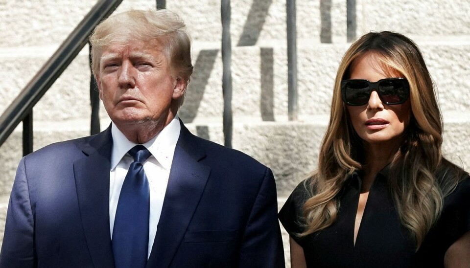 Donald og Melania får ikke en klink i arv. Men de deltog sammen med resten af familien i begravelsen.