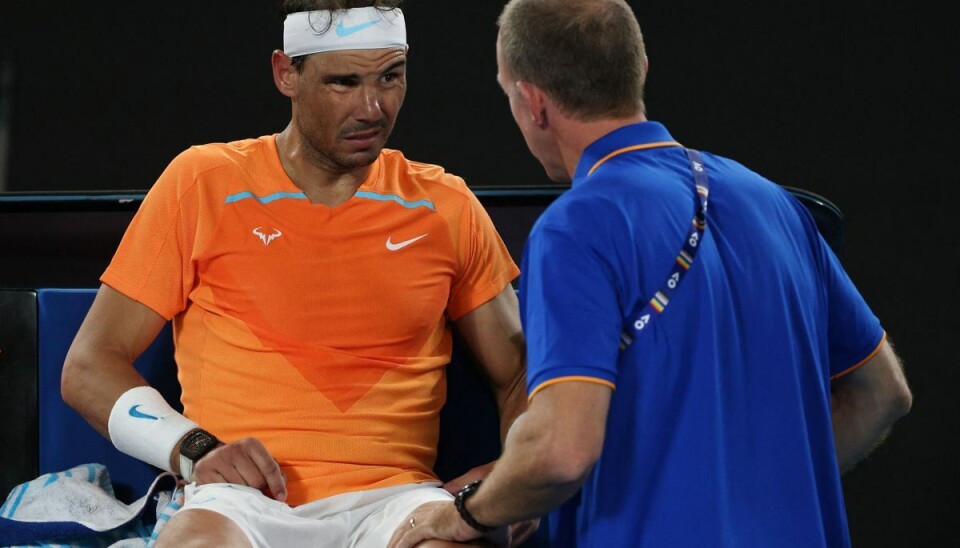 Rafael Nadal modtog behandling, da han tabte til Mackenzie McDonald. Rafael Nadal modtog behandling, da han tabte til Mackenzie McDonald.