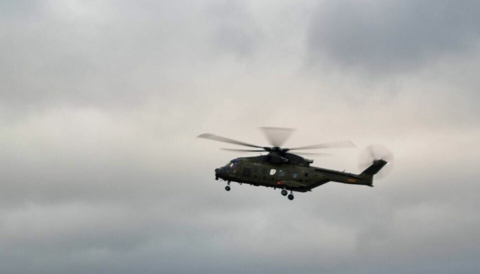 Helikopter i luften ved ulykkesstedet. Helikopter i luften ved ulykkesstedet.