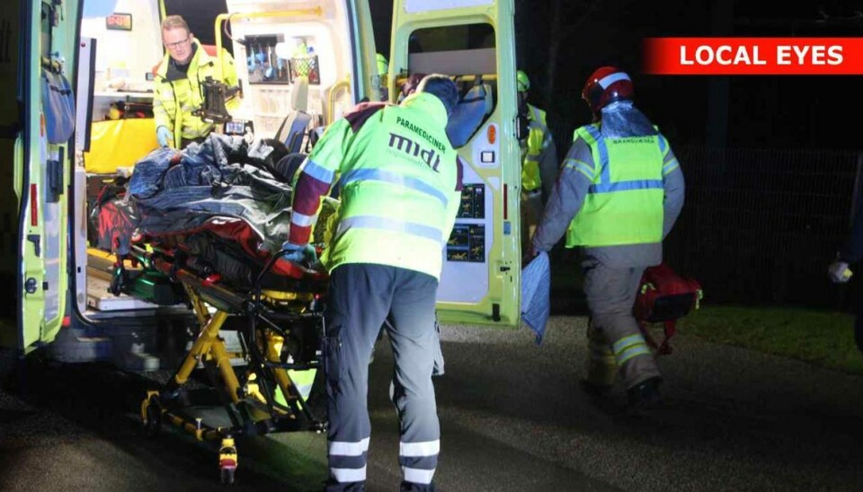 En mand er blevet ramt af et letbanetog. En mand er blevet ramt af et letbanetog.