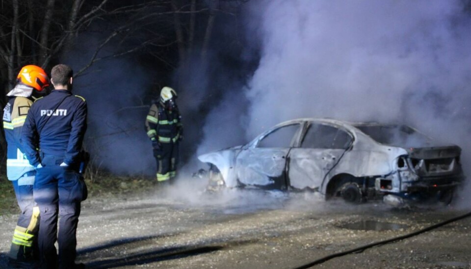 Undersøgelserne af bilen kan tidligst begynde onsdag, når bilen er helt afkølet. Undersøgelserne af bilen kan tidligst begynde onsdag, når bilen er helt afkølet.