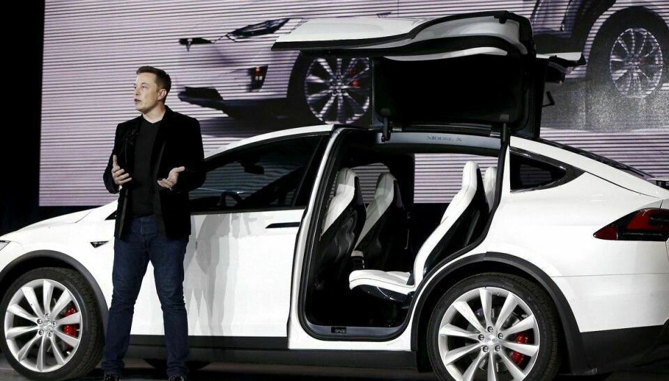 Nu falder prisen på de ellers så luksuriøse Teslabiler.