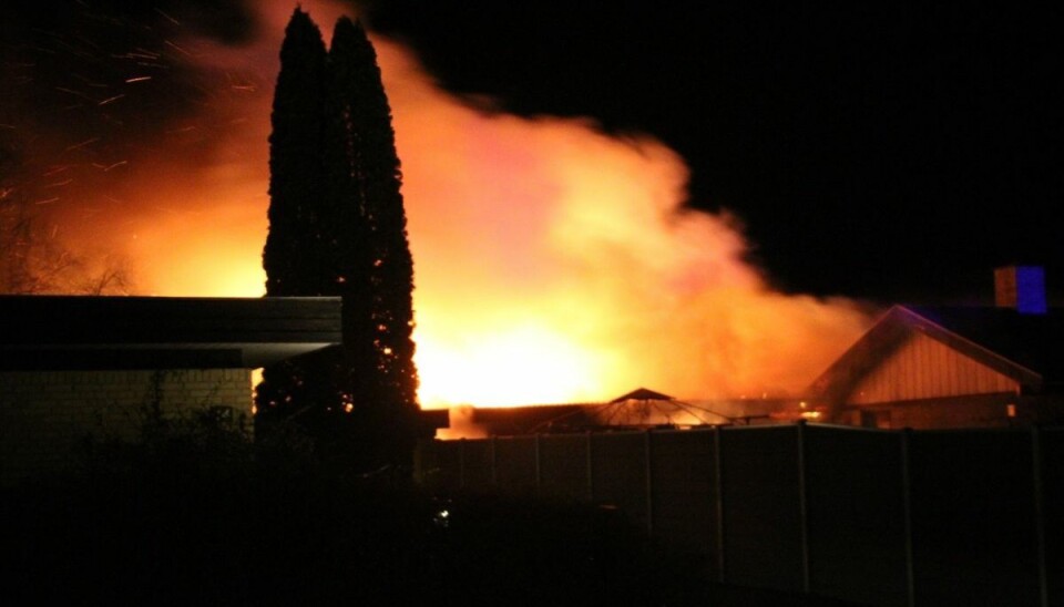 En voldsom brand brød ud. En voldsom brand brød ud.
