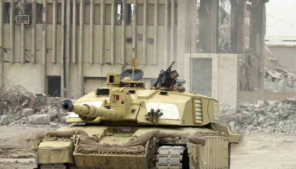 Her ses en britisk Challenger 2 kampvogn i Irak.