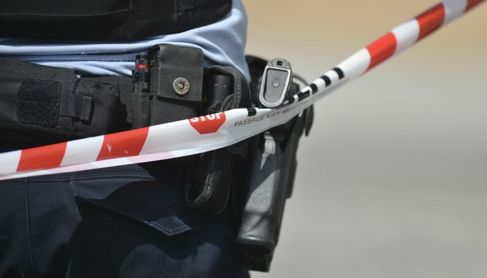 Politiet spærrer vej. Politiet spærrer vej.