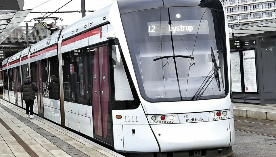 En person er blevet ramt af et letbanetog. (Arkivfoto). En person er blevet ramt af et letbanetog. (Arkivfoto).