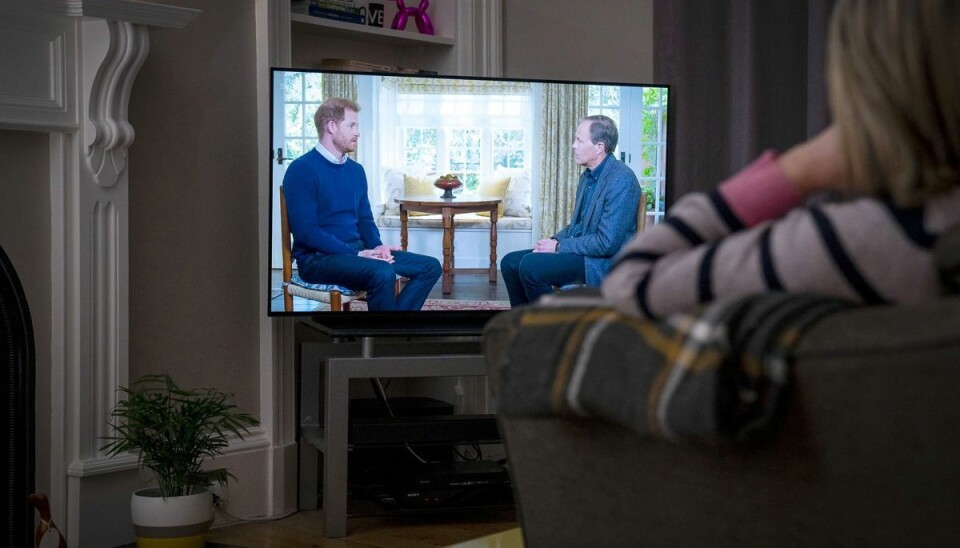 Sent søndag aften kunne britiske tv-seere kunne se prins Harry fortælle om nogle af de sager, der allerede er kommet frem i prinsens bog, 'Spare', selv om den først officielt udkommer tirsdag den 10. januar. Sent søndag aften kunne britiske tv-seere kunne se prins Harry fortælle om nogle af de sager, der allerede er kommet frem i prinsens bog, 'Spare', selv om den først officielt udkommer tirsdag den 10. januar.