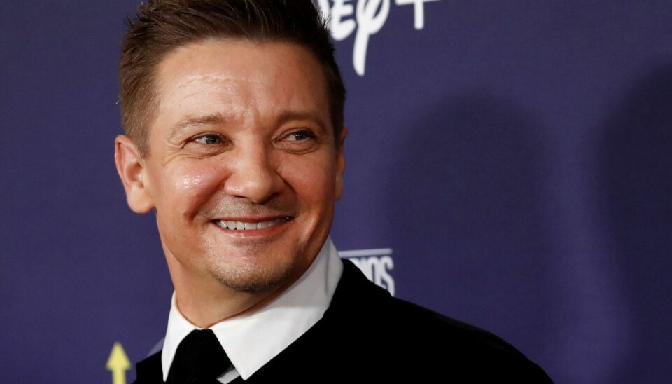 Skuespilleren Jeremy Renner er i kritisk tilstand efter en ulykke. Skuespilleren Jeremy Renner er i kritisk tilstand efter en ulykke.
