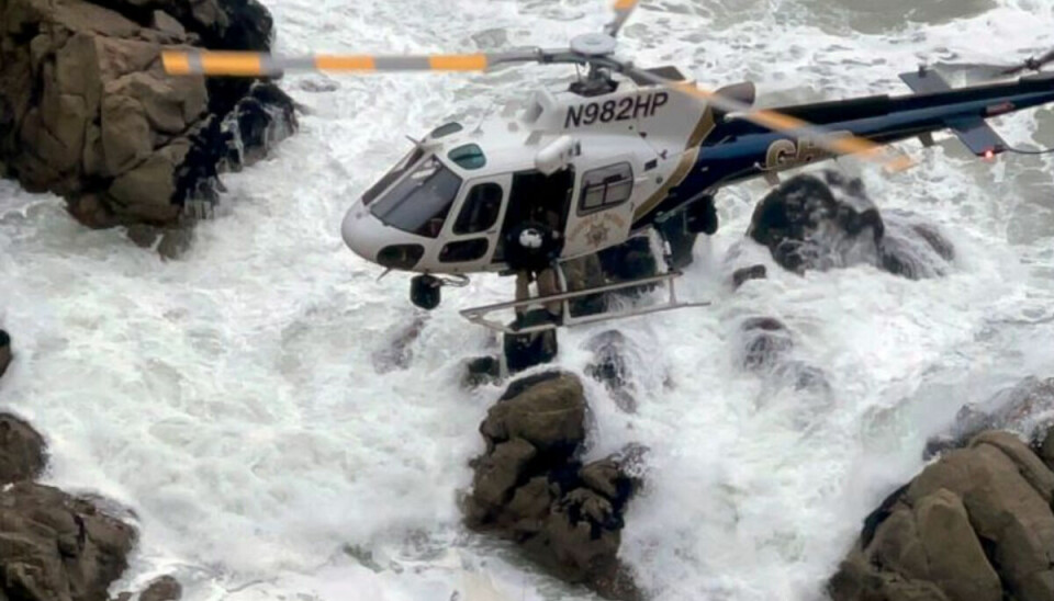 De hårdt kvæstede blev reddet op med helikopter.