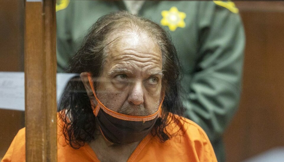Med sit karakteristiske overskæg og lange hår var Ron Jeremy i årtier en af pornobranchens mest genkendelige stjerner i den brede offentlighed. (Arkivfoto). Med sit karakteristiske overskæg og lange hår var Ron Jeremy i årtier en af pornobranchens mest genkendelige stjerner i den brede offentlighed. (Arkivfoto).