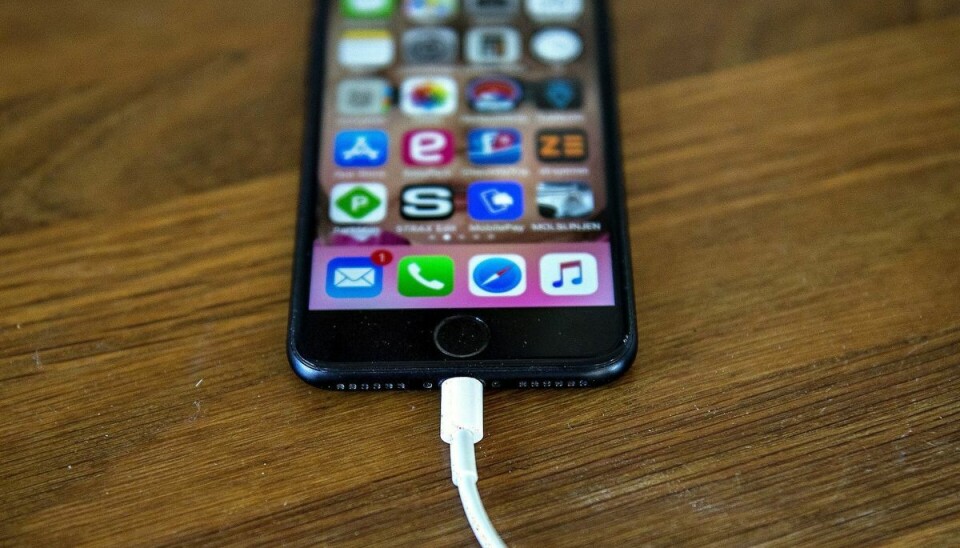 Det kan koste op mod 33,13 øre om året at lade en iPhone op.