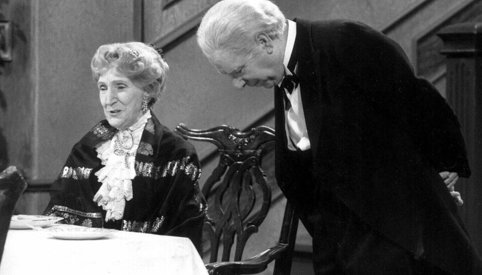 De to velkendte karakterer fra '90 års fødselsdagen', Miss Sofie og butleren James De to velkendte karakterer fra '90 års fødselsdagen', Miss Sofie og butleren James