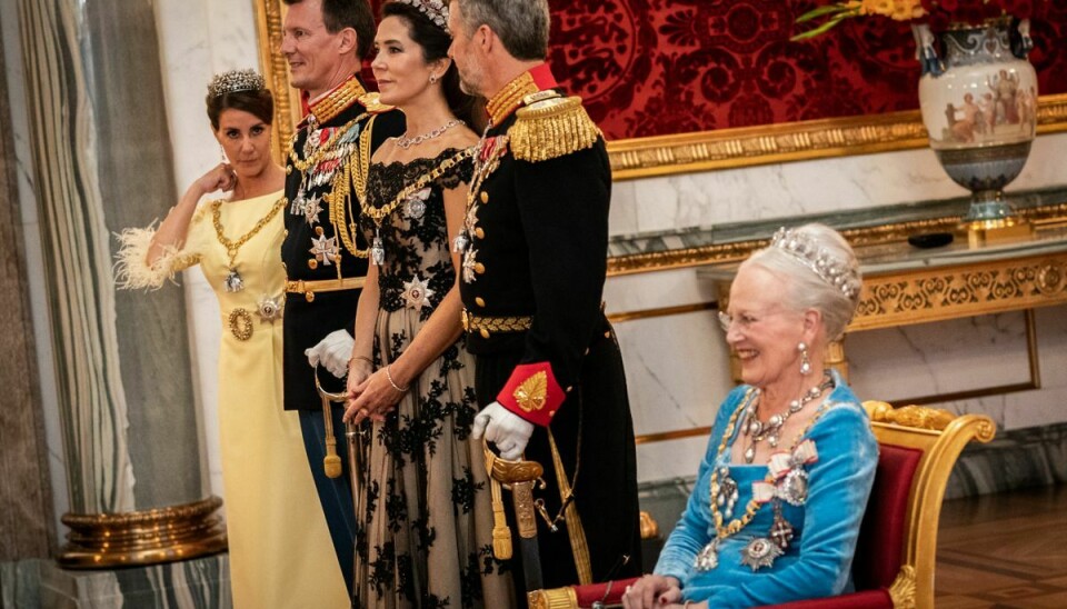 Kongehuset har offentliggjort nye portrætter af dronningen og hendes familie.