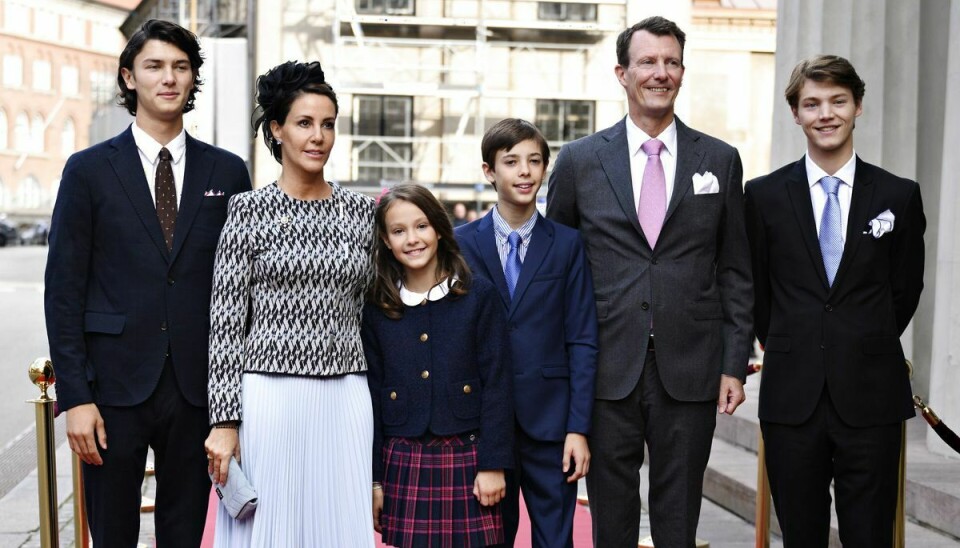 Prins Joachim, prinsesse Marie, prins Nikolai, prins Felix, prins Henrik og prinsesse Athena. Onsdag morgen var de fire børn allerede blevet frataget deres titler.