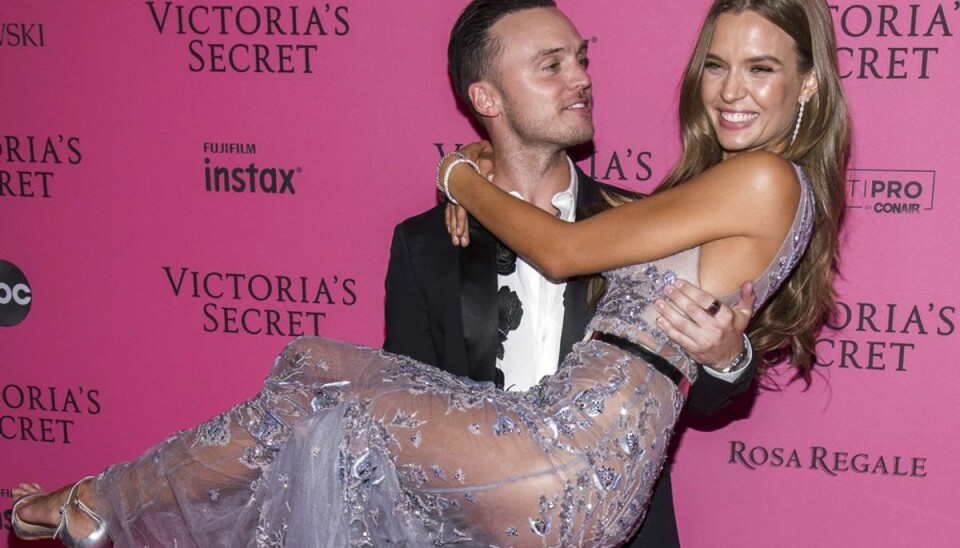 Den amerikanske rockmusiker Alexander DeLeon med sin Josephine Skriver. (Arkivfoto) Den amerikanske rockmusiker Alexander DeLeon med sin Josephine Skriver. (Arkivfoto)