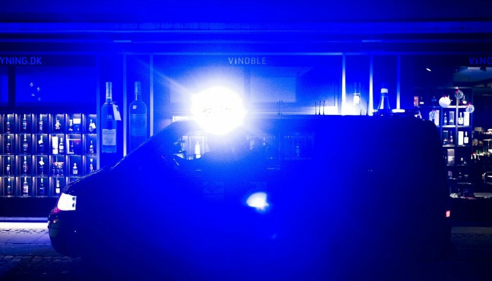 En mand er blevet stukket ned på Nørrebro. Politiet har endnu ikke fanget en gerningsmand.