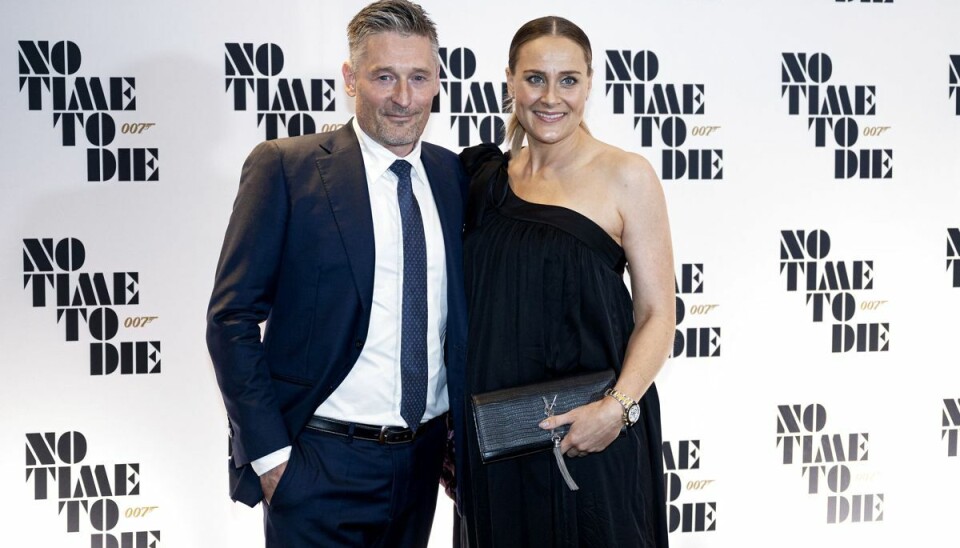 En højgravid Mette Bluhme Rieck på den røde løber med sin forlovede, Kasper Nielsen, til premieren på Bond-filmen ' 'No Time to Die'. I januar kom sønnike så til verden. (Arkivfoto). En højgravid Mette Bluhme Rieck på den røde løber med sin forlovede, Kasper Nielsen, til premieren på Bond-filmen ' 'No Time to Die'. I januar kom sønnike så til verden. (Arkivfoto).