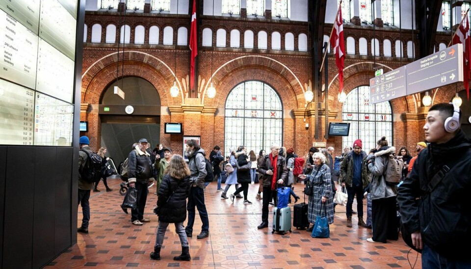 Fra lillejuleaften bliver banegårdene landet over for alvor fyldt op, når tusindvis af danskere tager toget hjem til jul. (Arkivfoto).