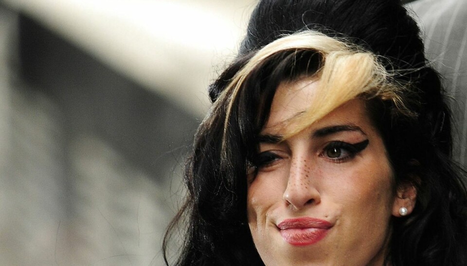 Amy Winehouse blev fundet død af sin livvagt. Amy Winehouse blev fundet død af sin livvagt.