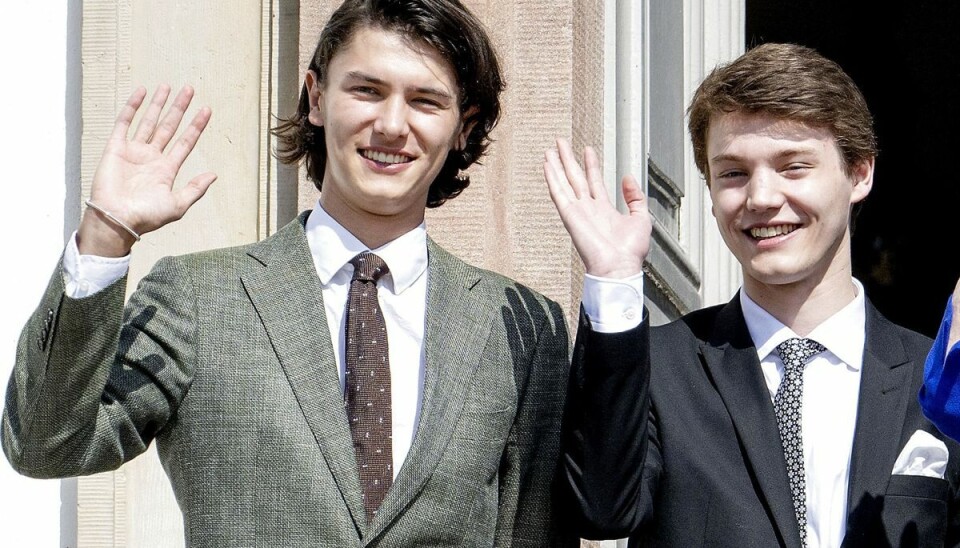 Også Nikolai og Felix vinker farvel til Danmark i julen. De to prinser rejser med deres far og Marie samt deres to yngre søskende, prinsesse Athena og prins Henrik, på juleferie udenfor landets grænser. Også Nikolai og Felix vinker farvel til Danmark i julen. De to prinser rejser med deres far og Marie samt deres to yngre søskende, prinsesse Athena og prins Henrik, på juleferie udenfor landets grænser.