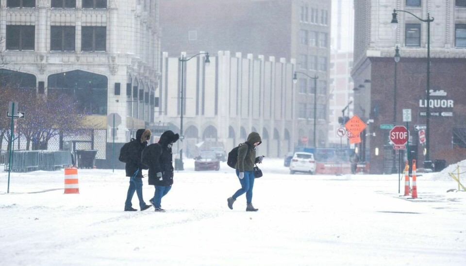 Indbyggere i Detriot trodser fredag de frysende temperaturer i byens centrum.