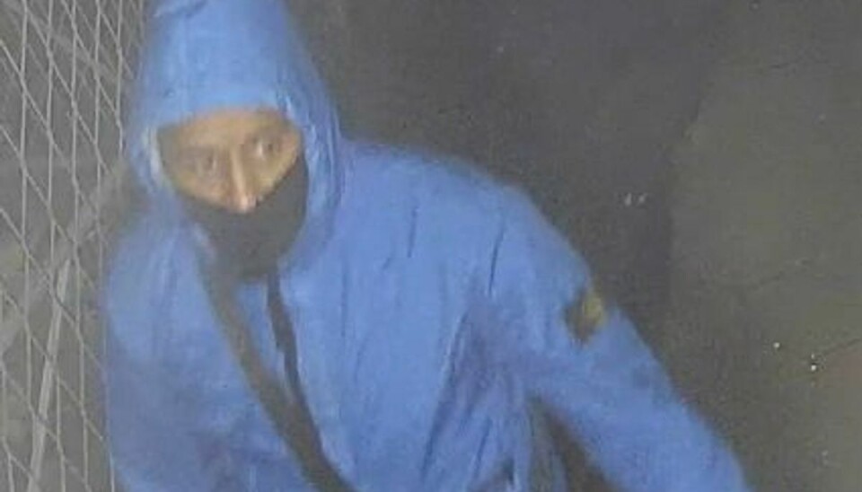 et efterlyser manden her for hjemmerøveri.Politi Politiet efterlyser manden her for hjemmerøveri.