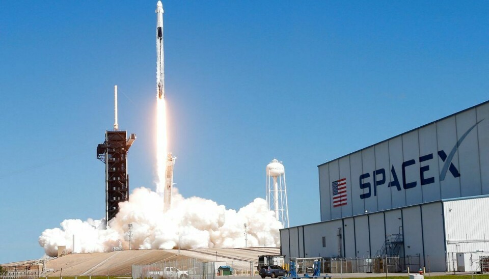 Det bliver en SpaceX raket, som kommer til at transportere holdet op i rummet.