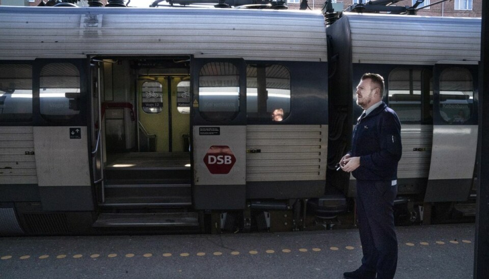 En ung mand blev slået ned med en flaske på Hellerup Station. En ung mand blev slået ned med en flaske på Hellerup Station.