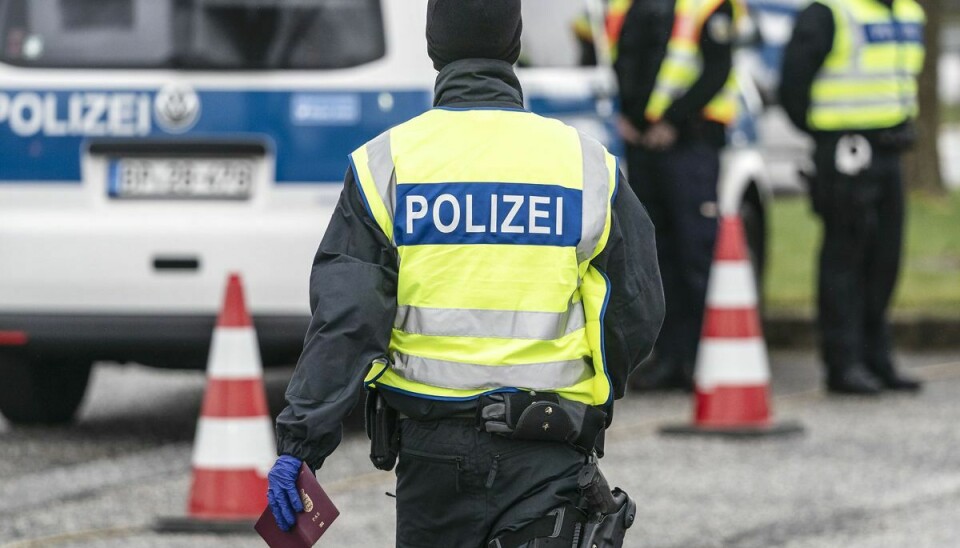 Tysk politi har anholdt 25 personer i et stort terrornetværk.