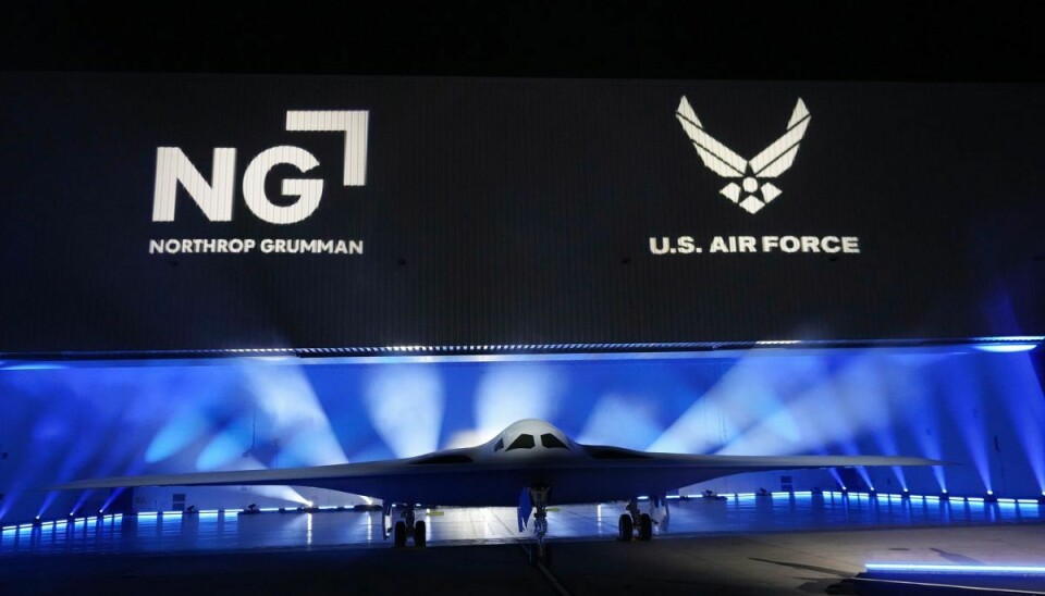 Det amerikanske luftvåbens kommende fly, B-21, blev præsenteret ved en dramatisk ceremoni fredag eftermiddag amerikansk tid.