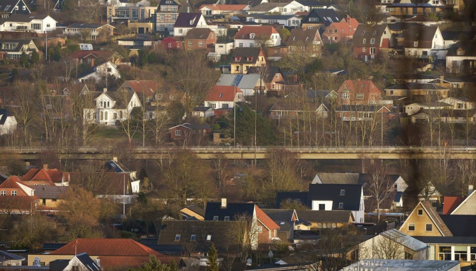 Omkring hver tiende familie vil inden næste sommer opleve, at de højere rente betyder, at der skal betales mere hver måned i renteudgifter. Det viser tal fra Finans Danmark, der er pengeinstitutternes brancheorganisation. (Arkivfoto). Omkring hver tiende familie vil inden næste sommer opleve, at de højere rente betyder, at der skal betales mere hver måned i renteudgifter. Det viser tal fra Finans Danmark, der er pengeinstitutternes brancheorganisation. (Arkivfoto).