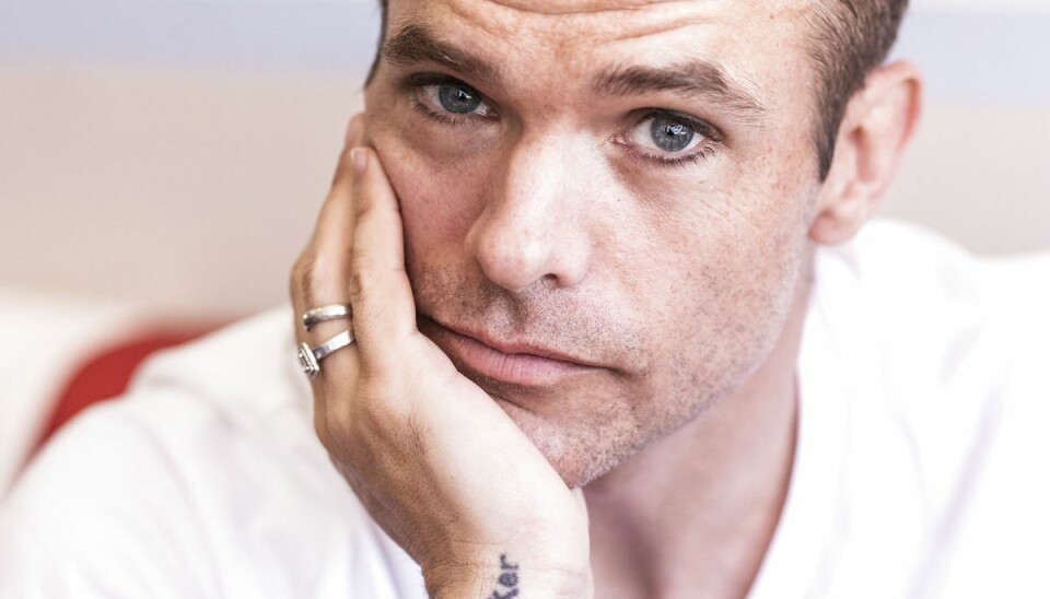 Silas Holst fandt modet og anerkendelsen gennem boybands. En konkurrence på skolen var skelsættende. Silas Holst fandt modet og anerkendelsen gennem boybands. En konkurrence på skolen var skelsættende.