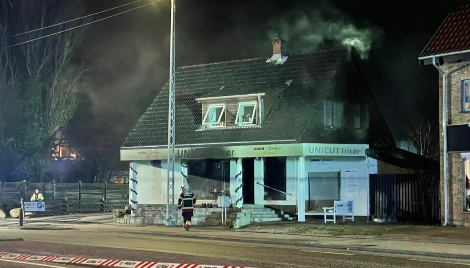 Der er brand i bygningen her på Karlslunde Strandvej.