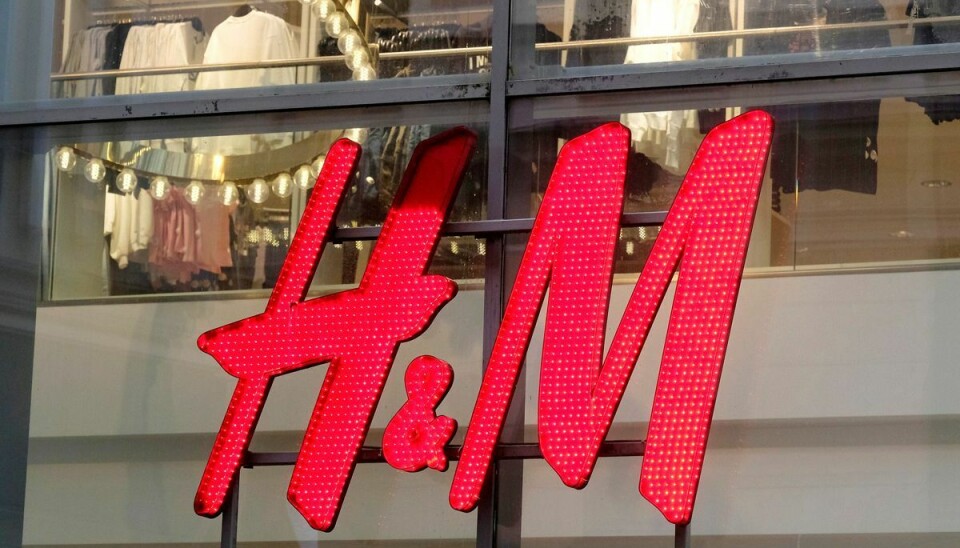 H&M skal afskedige 1500 medarbejdere på verdensplan som led i en spareplan.