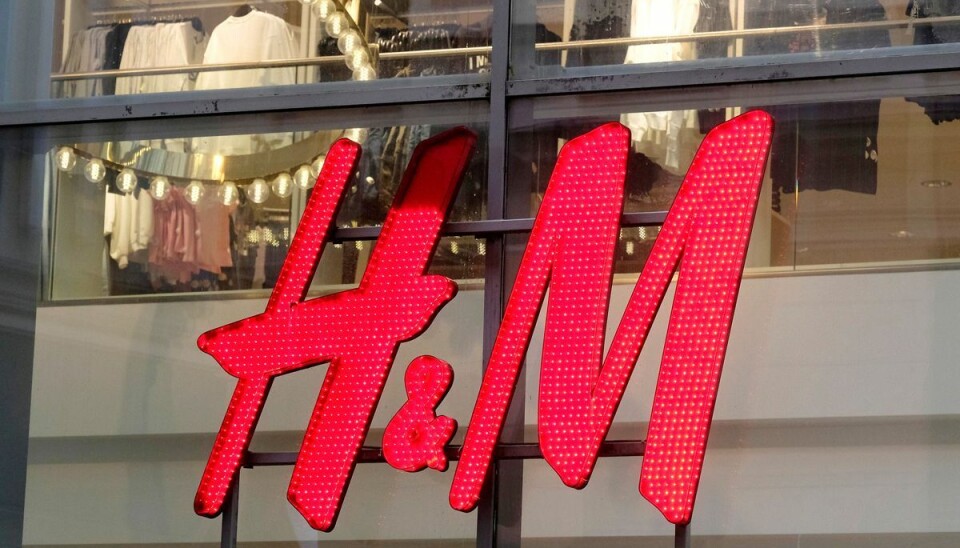 H&M skal afskedige 1500 medarbejdere på verdensplan som led i en spareplan. H&M skal afskedige 1500 medarbejdere på verdensplan som led i en spareplan.