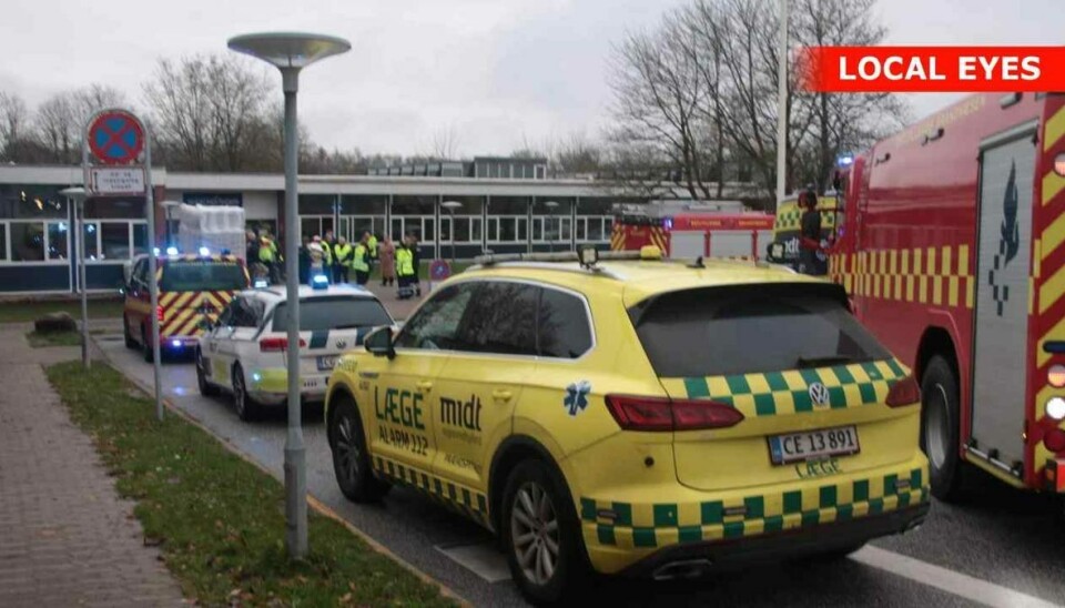 Der kom masser af udrykningskøretøjer til Skjoldhøjskolen.