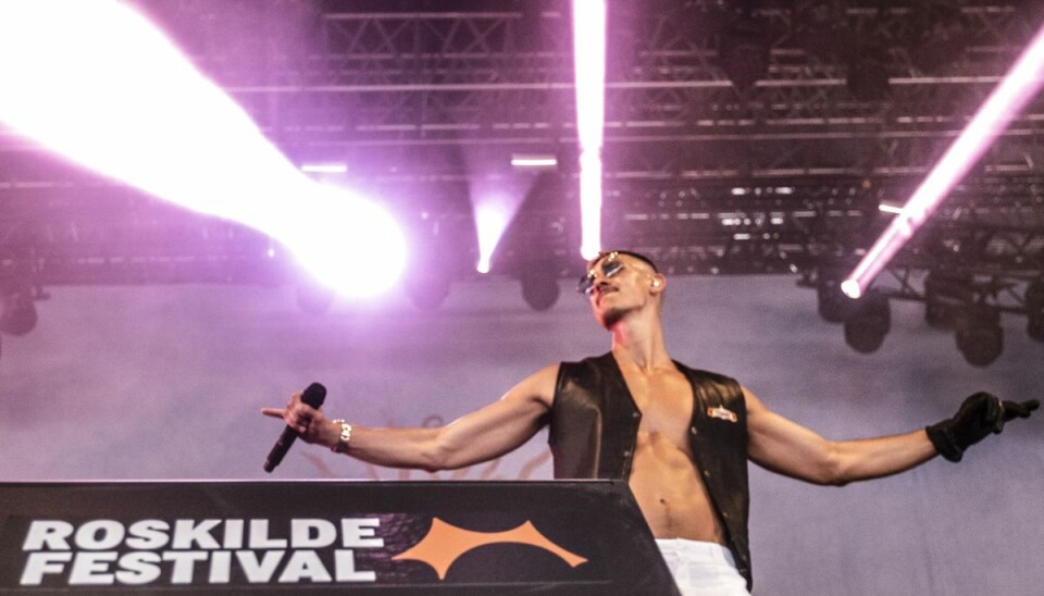 Tobias Rahim spillede for et fyldt Arena-telt på Roskilde Festival i 2022. Han vender tilbage i 2023. Denne gang på Orange Scene, der er den største scene på festivalen. Tobias Rahim spillede for et fyldt Arena-telt på Roskilde Festival i 2022. Han vender tilbage i 2023. Denne gang på Orange Scene, der er den største scene på festivalen.
