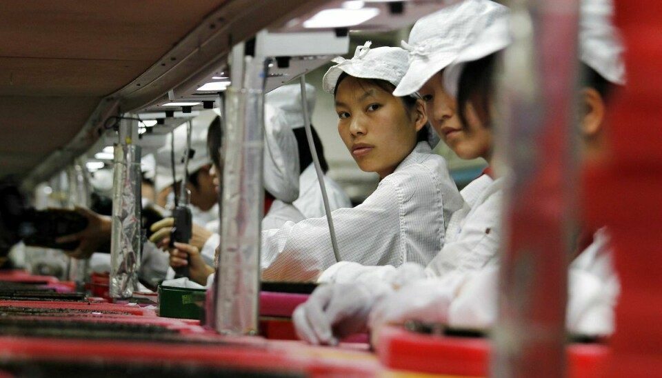 Arbejdere på Foxconns iPhone-fabrikker bliver angiveligt mødt med tåregas og røgbomber.