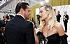 Margot Robbie ses her sammen med Leonardo DiCaprio ved Oscar Award- uddelingen i 2020.