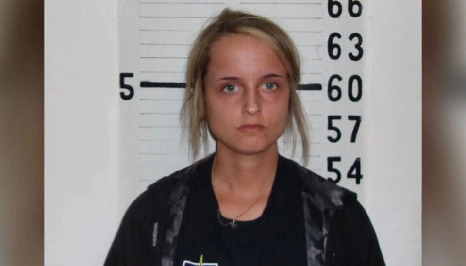 22-årige Ashley Waffle risikerer nu 15 års fængsel for sex med en elev. 22-årige Ashley Waffle risikerer nu 15 års fængsel for sex med en elev.