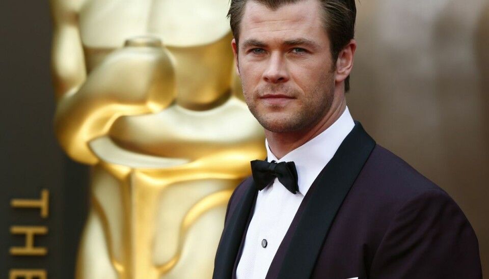 Chris Hemsworth har taget sin livsstil op til revision, efter han har fundet ud af, at han er genetisk disponeret for at udvikle Alzheimers. Chris Hemsworth har taget sin livsstil op til revision, efter han har fundet ud af, at han er genetisk disponeret for at udvikle Alzheimers.