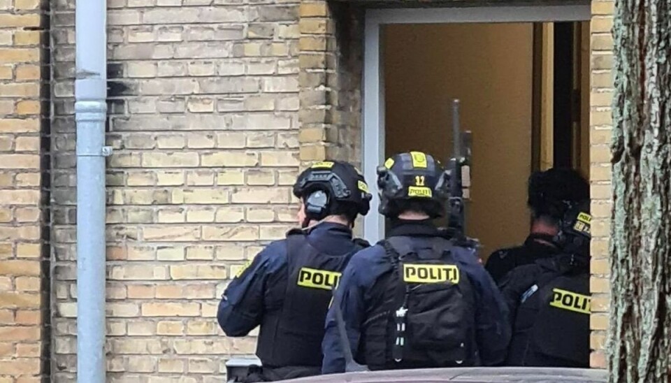 Politiet er talstærkt til stede. Politiet er talstærkt til stede.