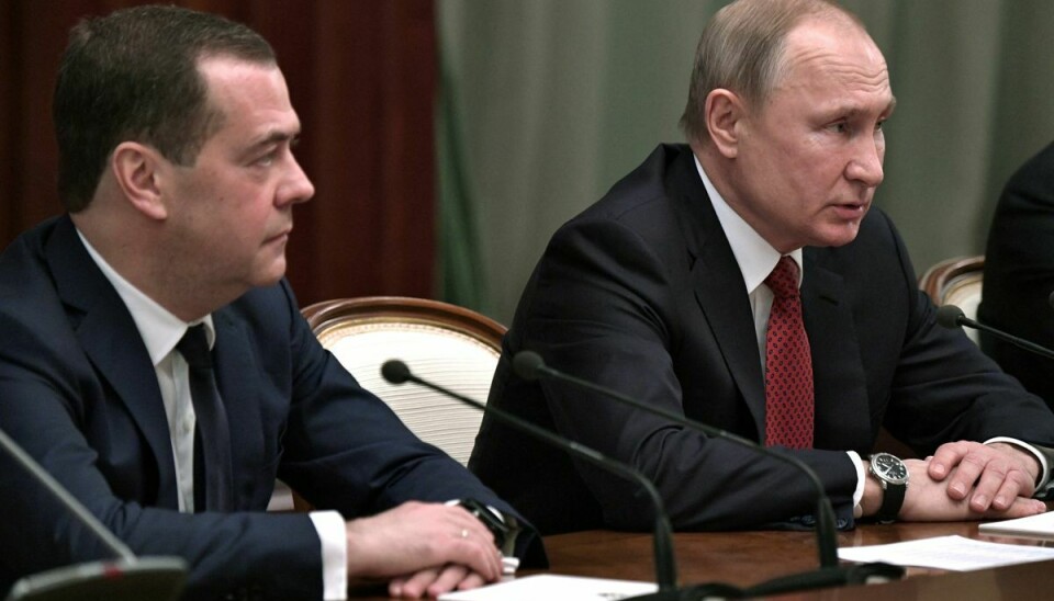 Den tidligere russiske præsident Dmitry Medvedev sammen med Ruslands præsident Vladimir Putin i 2020. (Arkivfoto)