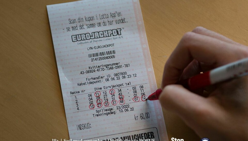 En nyslået Lotto-millionær opgraderer nu sin fødselsdagsgave til konen.