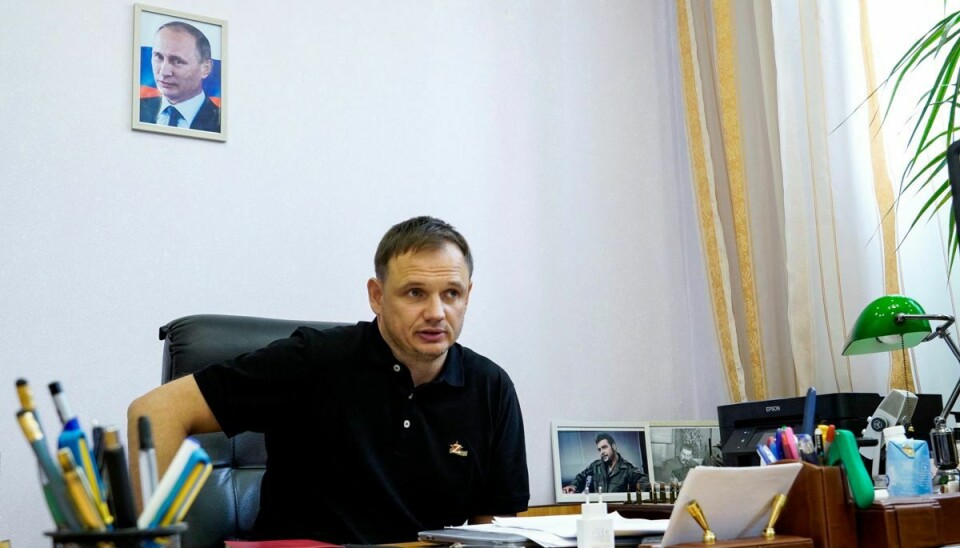Kirill Stremousov er nu afgået ved døden. Her er han fotograferet på sit kontor.