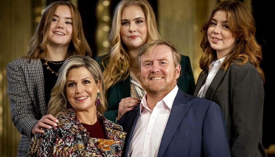 Den hollandske kongefamilie. Kong Willem Alexander og dronning Maxiama forrest og bag dem, fra venstre, 15-årige prinsesse Arane, kronprinsesse Catharina-Amalia og 17-årige prinsesse Alexia.